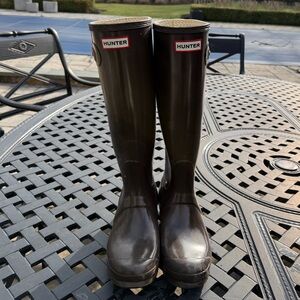 Hunter Knee-High Rubber Boots in Dark Brown - Glossy finish